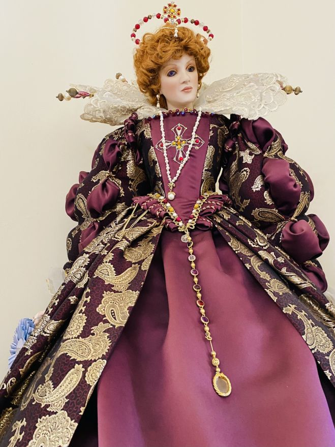Doll　Queen　House　Elizabeth　Porcelain　Of　Treasures