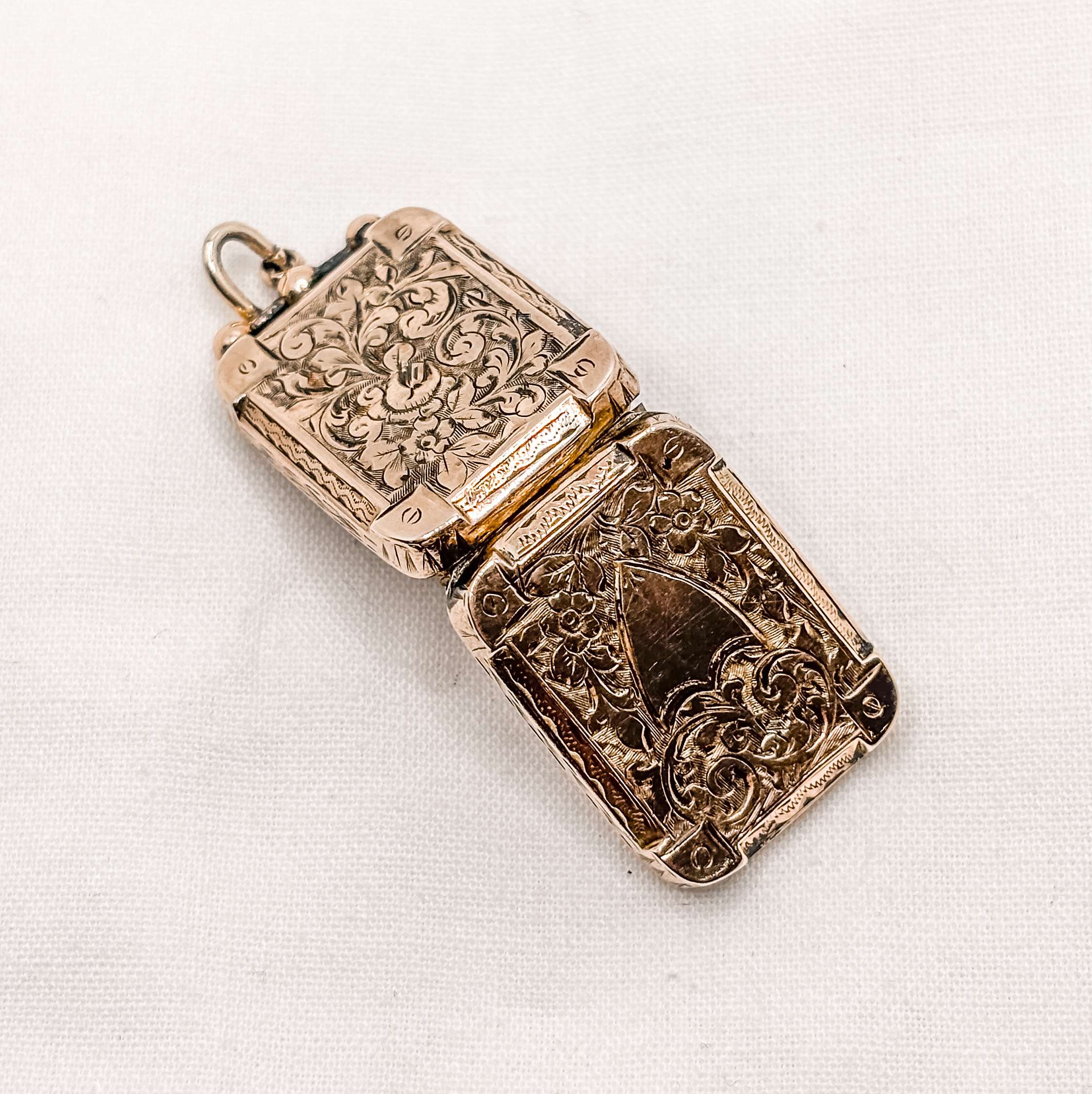 9ct Rose Gold Engraved Locket - Image 6