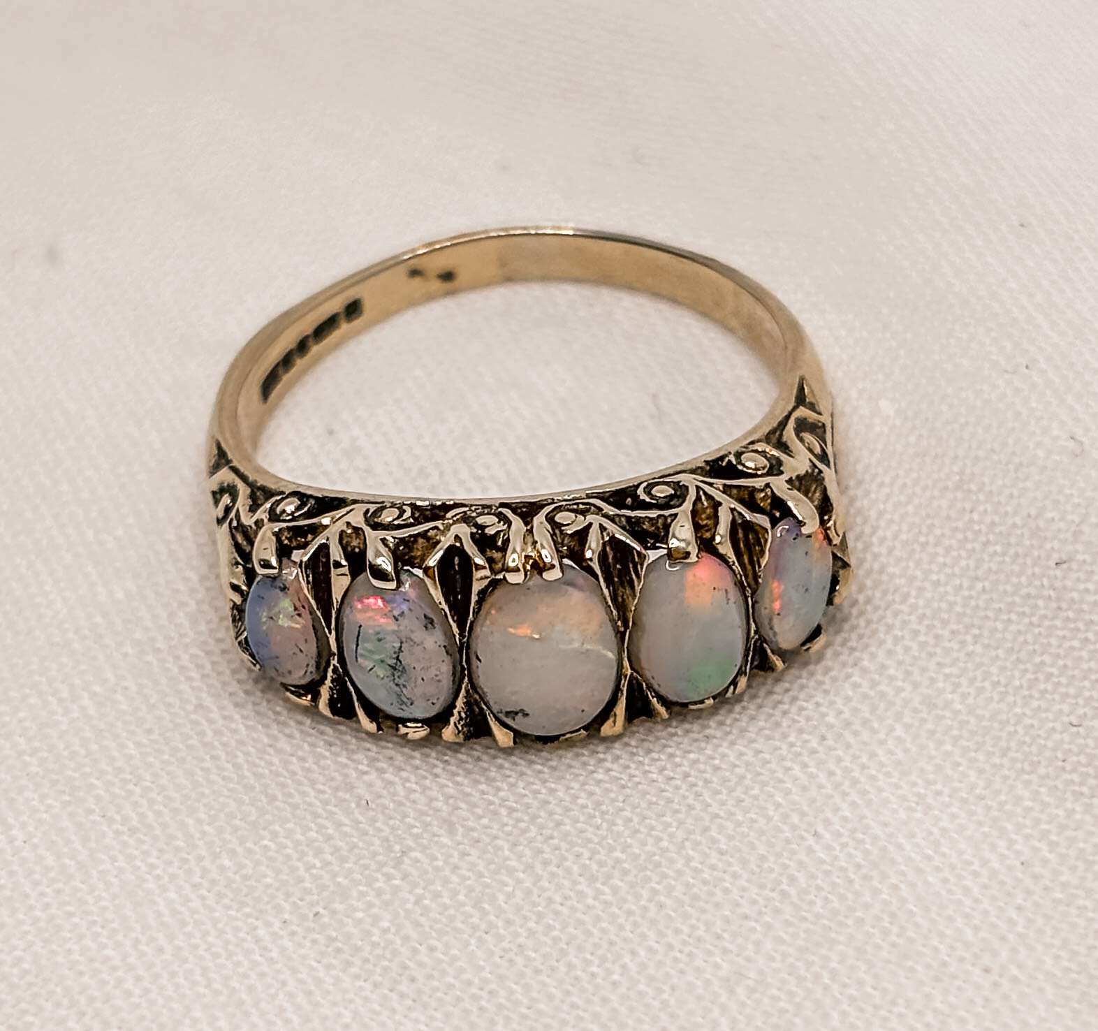 Vintage 9ct Gold Opal Ring | Five-Stone Cabochon Opal Band | Size Q | Hallmarked