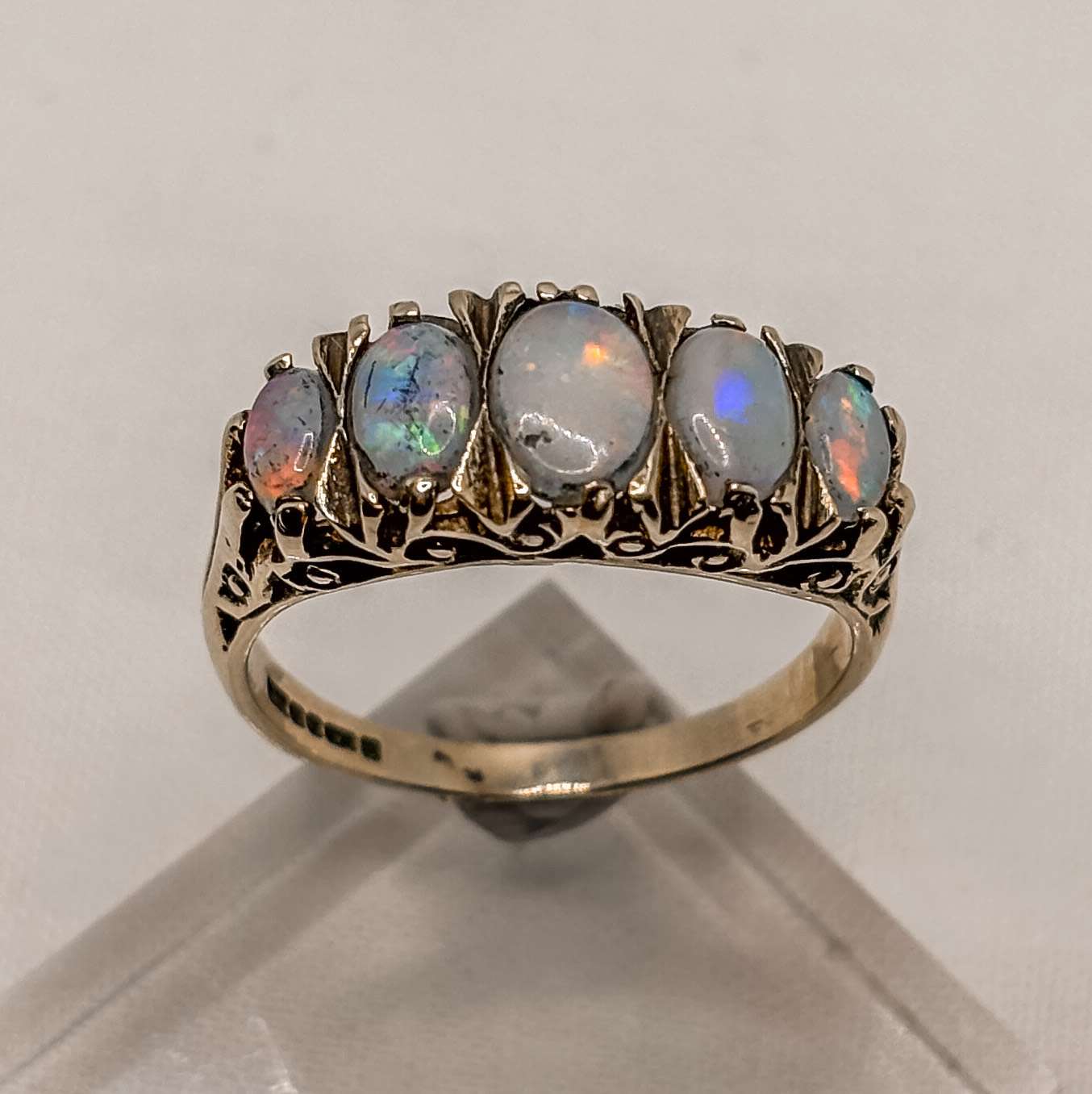 Vintage 9ct Gold Opal Ring | Five-Stone Cabochon Opal Band | Size Q | Hallmarked - Image 4