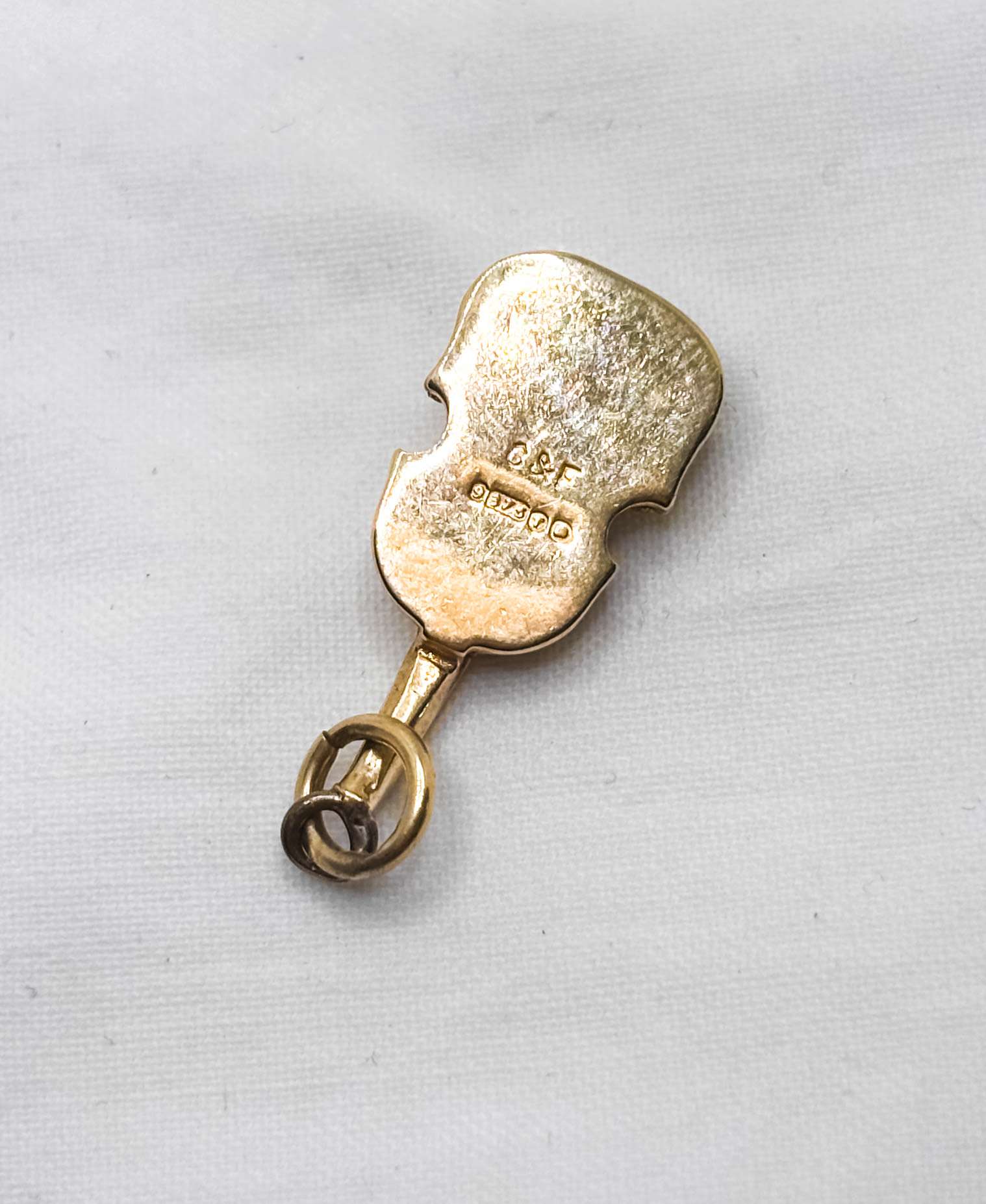 9ct yellow gold violin charm — vintage musical keepsake - Image 3