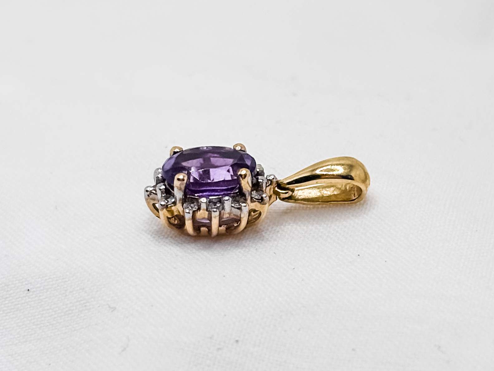 9ct Yellow Gold Amethyst & Diamond Halo Pendant - Image 2