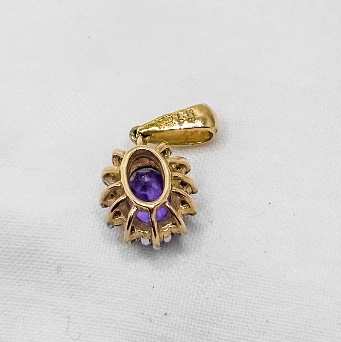 9ct Yellow Gold Amethyst & Diamond Halo Pendant - Image 3