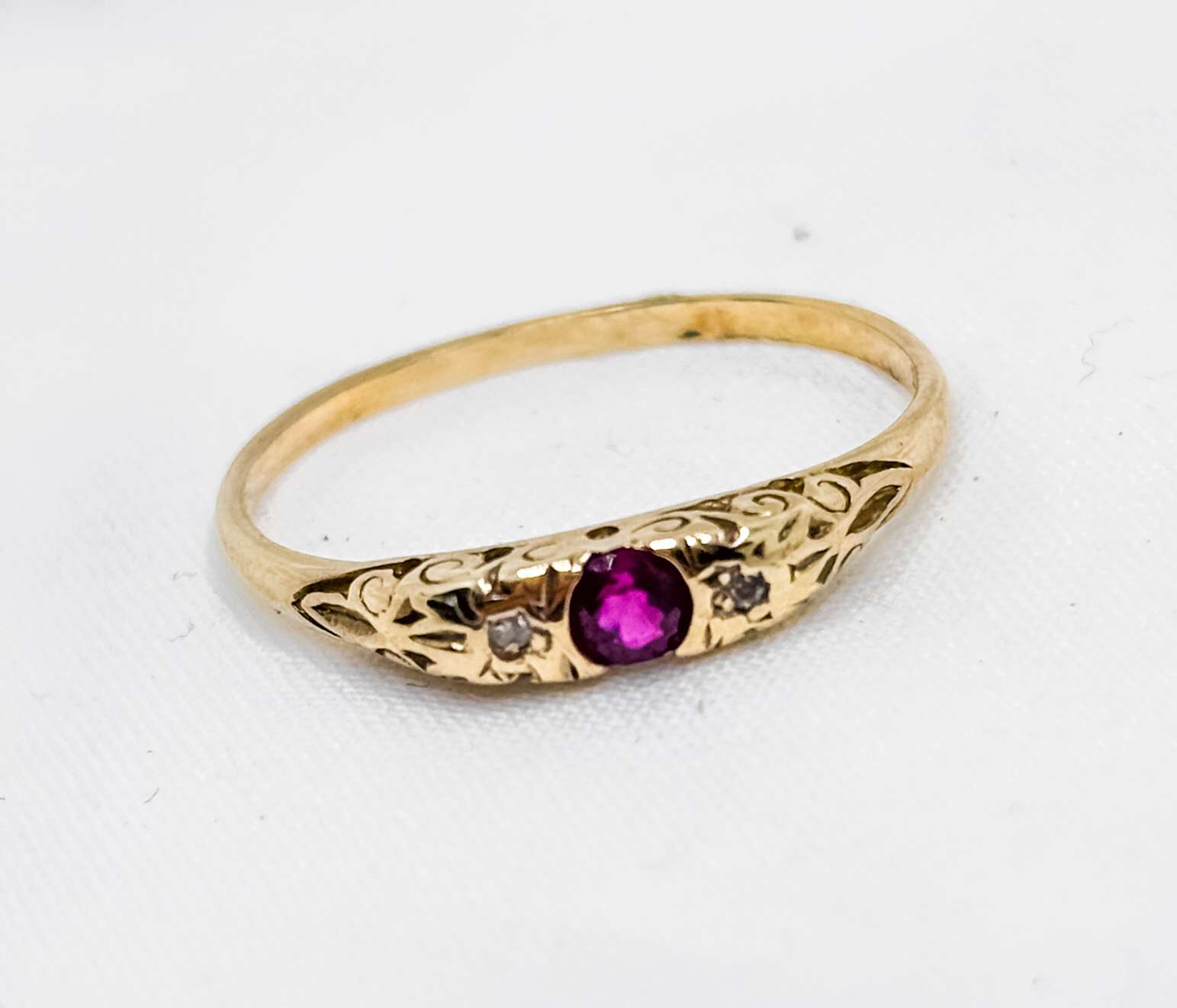 9ct Yellow Gold Ruby & Diamond Ring – Vintage Style Filigree – Size M