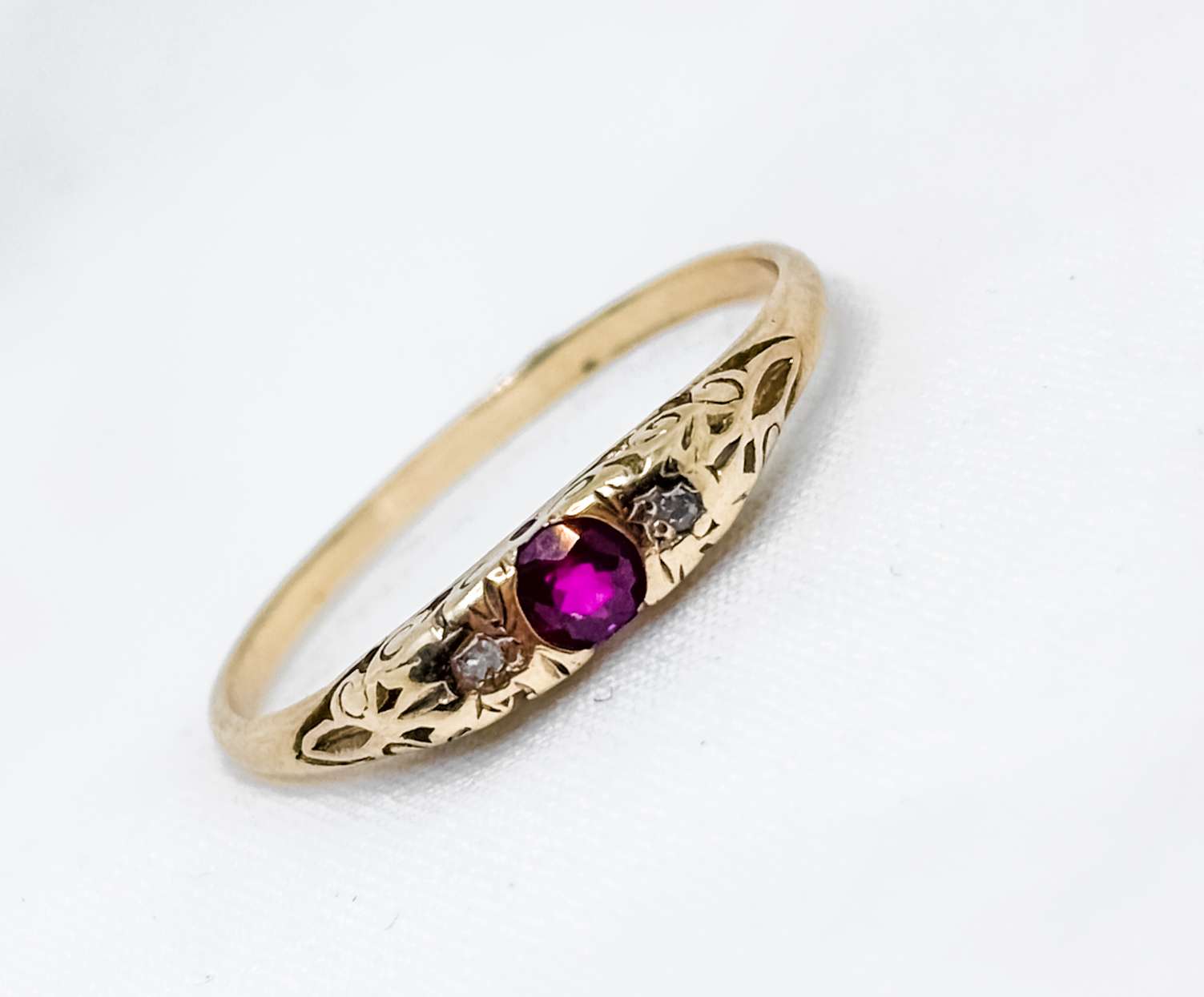 9ct Yellow Gold Ruby & Diamond Ring – Vintage Style Filigree – Size M - Image 2