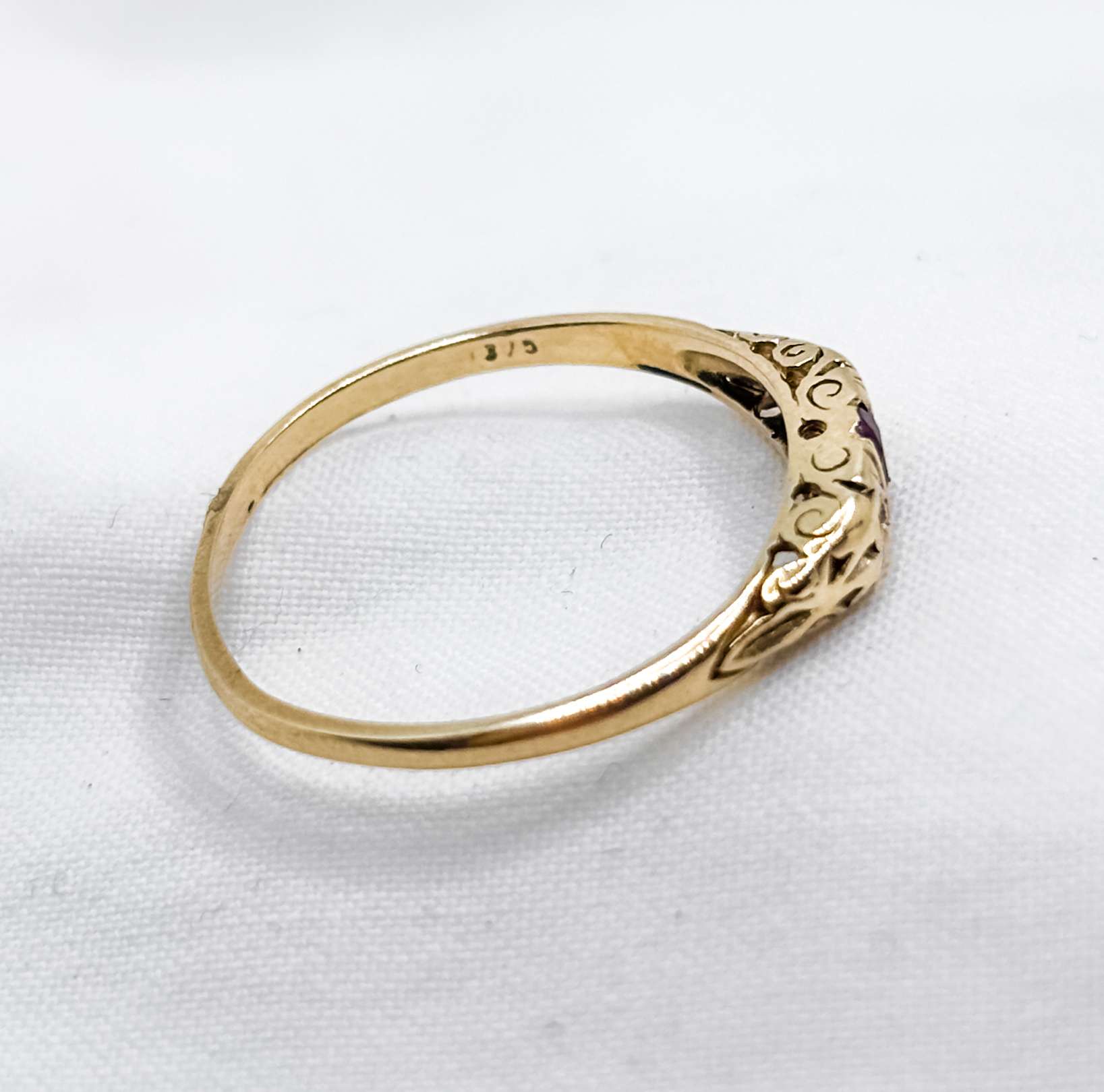 9ct Yellow Gold Ruby & Diamond Ring – Vintage Style Filigree – Size M - Image 3