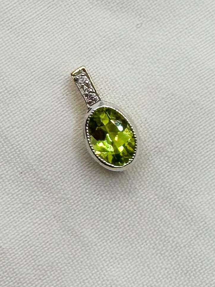 9ct Peridot Diamond Pendant