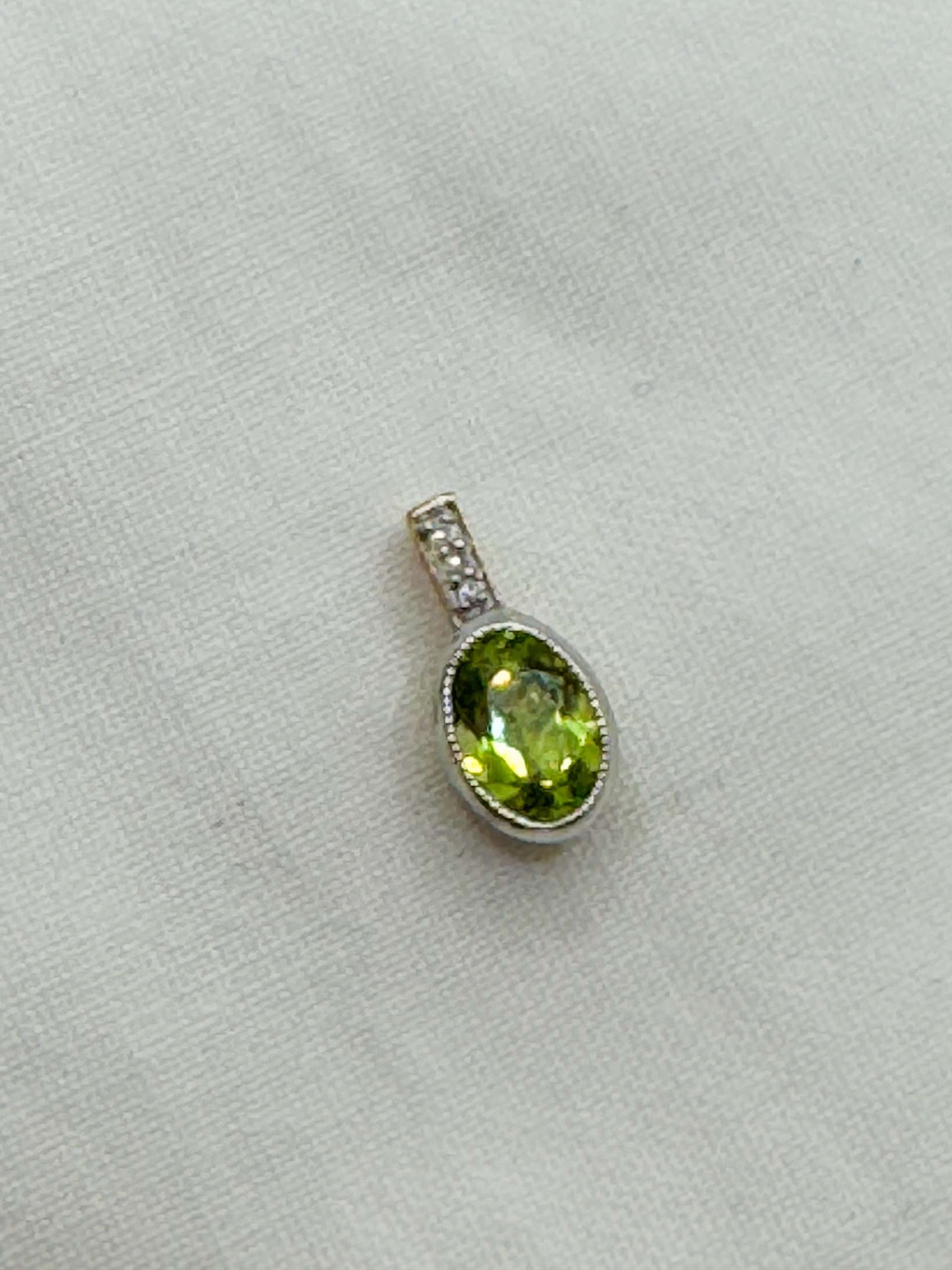 9ct Peridot Diamond Pendant - Image 2