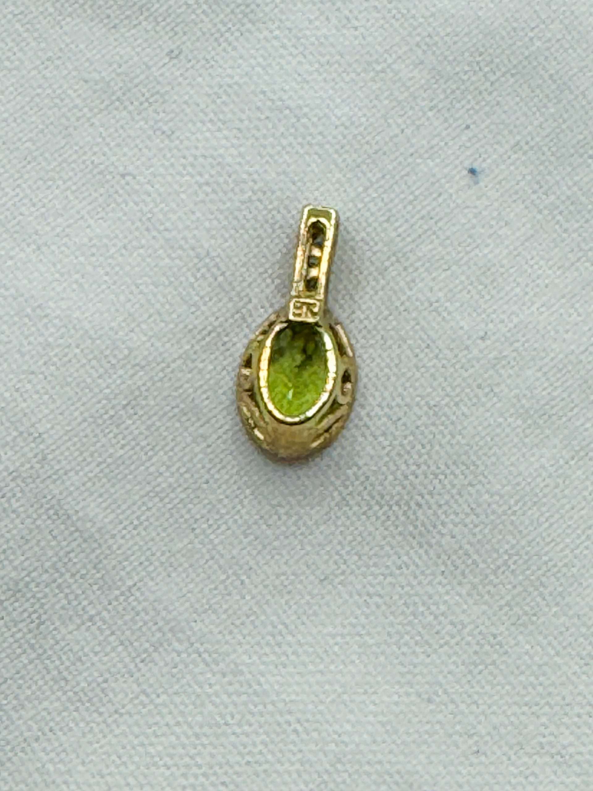 9ct Peridot Diamond Pendant - Image 4