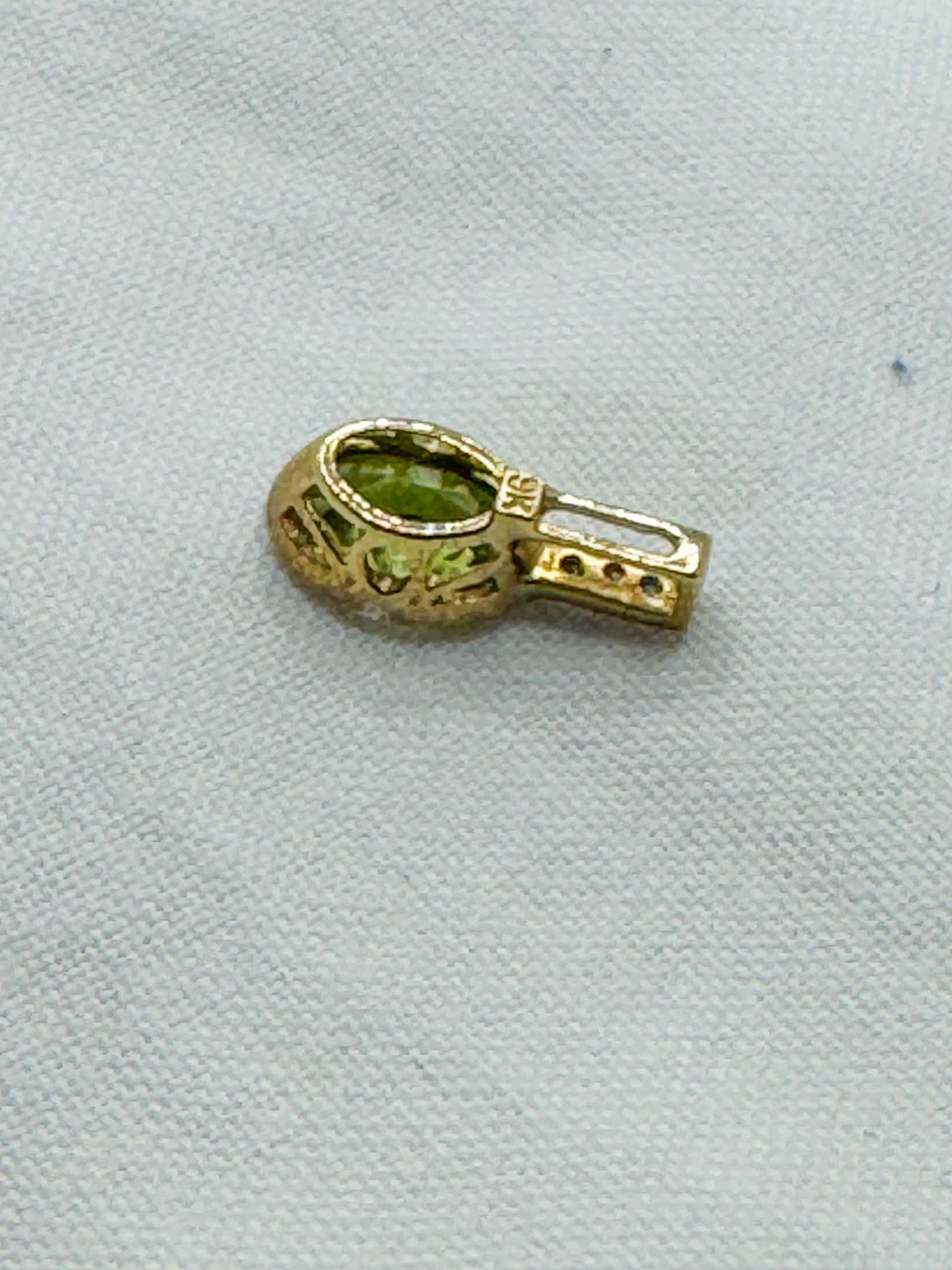9ct Peridot Diamond Pendant - Image 3