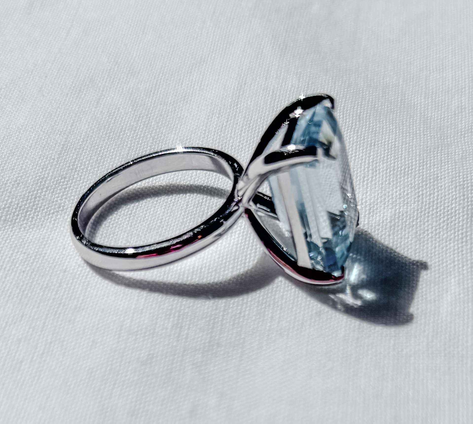 18ct White Gold Aquamarine Ring – Emerald Cut Statement Ring (Size M) - Image 2