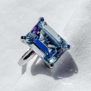 18ct White Gold Aquamarine Ring – Emerald Cut Statement Ring (Size M)